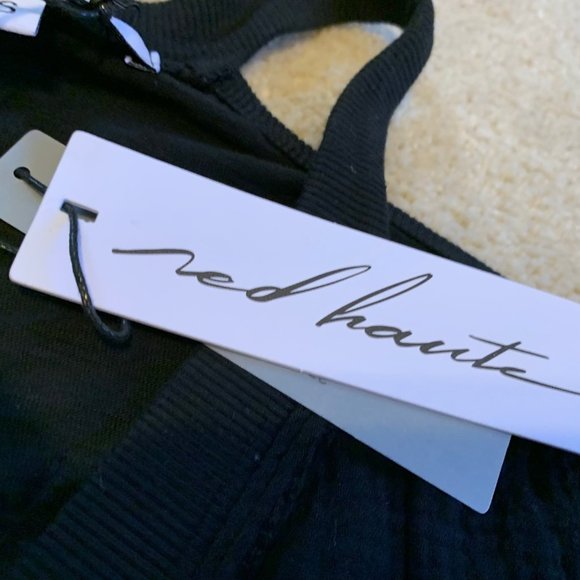 Red Haute Black One Cold Shoulder Two Texture V-neck Shirt Size S NWT - Picture 12 of 13